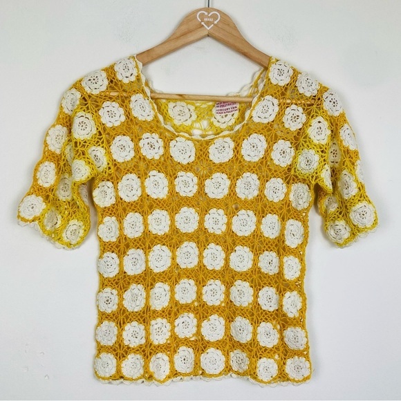 Vintage yellow and white floral crochet open weave short sleeve pullover top. S - Picture 2 of 6
